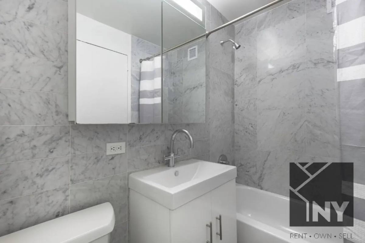 Apartment for rent at 2 Maiden Lane #3706, New York, NY 10038