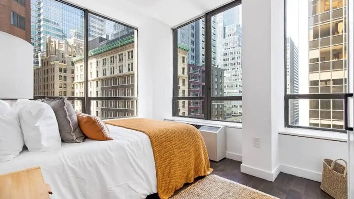 Apartment for rent at 128 Water St #2807, New York, NY 10005
