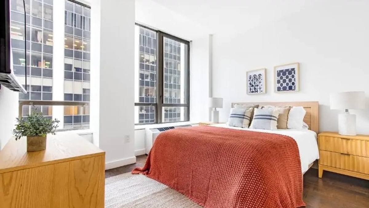 Apartment for rent at 128 Water St #2807, New York, NY 10005