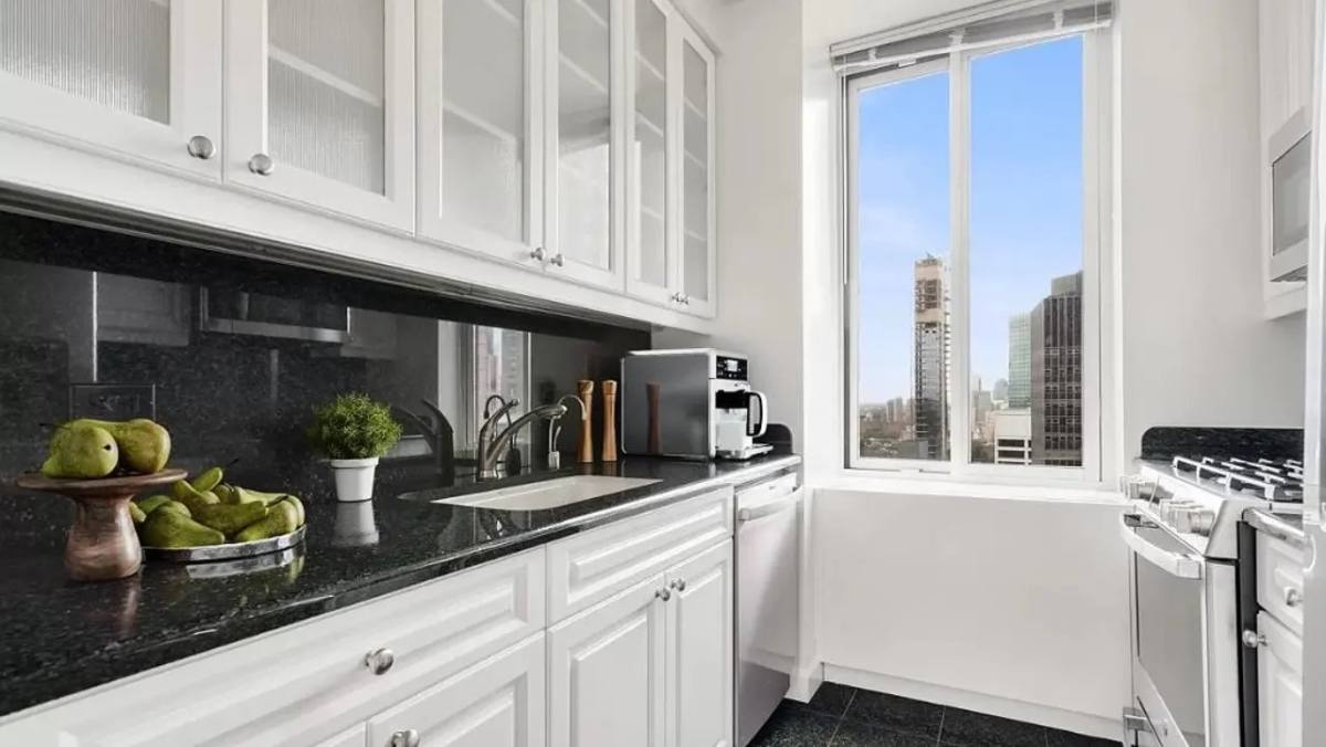 Apartment for rent at 2 Maiden Lane #2906, New York, NY 10038