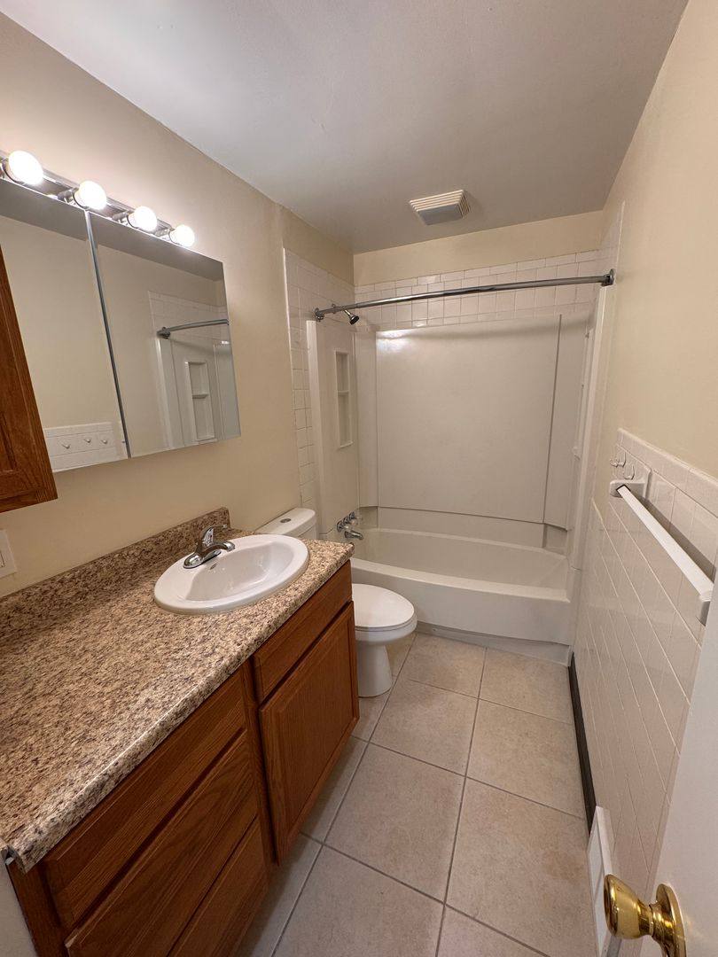 House for rent at 1079 N Ave, Girard, OH 44420