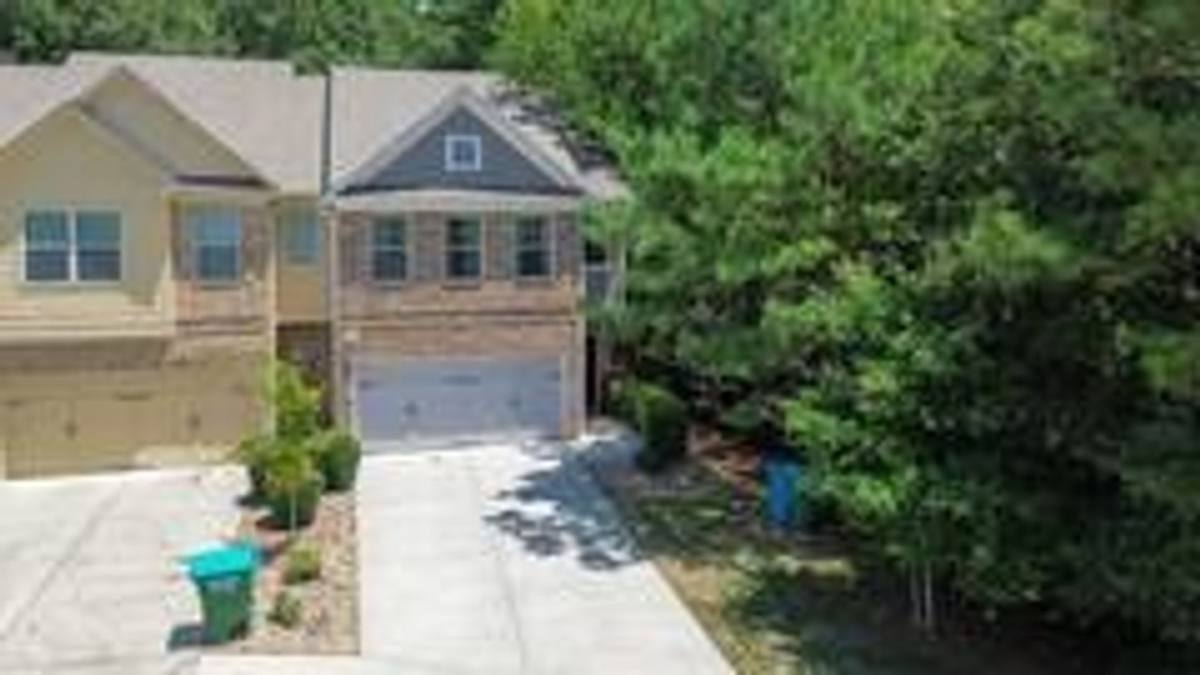 Townhouse for rent at 1547 Paxton Dr SW, Lilburn, GA 30047