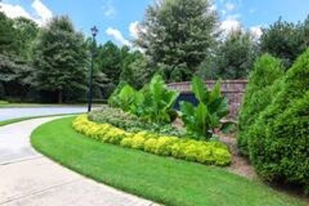 Townhouse for rent at 1547 Paxton Dr SW, Lilburn, GA 30047