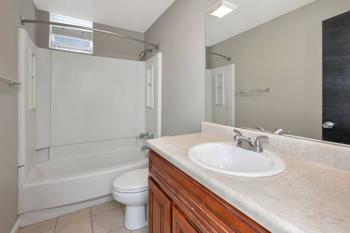 Townhouse for rent at 1124 20th St S, Birmingham, AL 35205