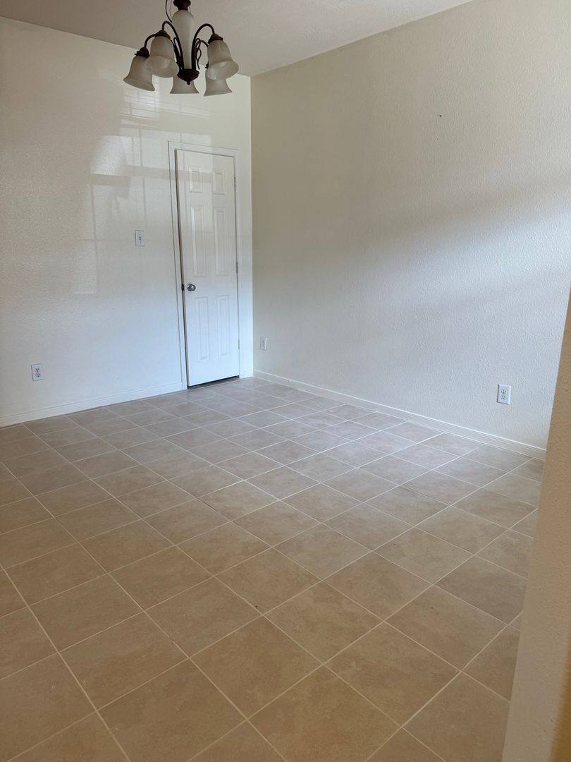 Townhouse for rent at 2926 Meadowglen Crescent, Houston, TX 77082