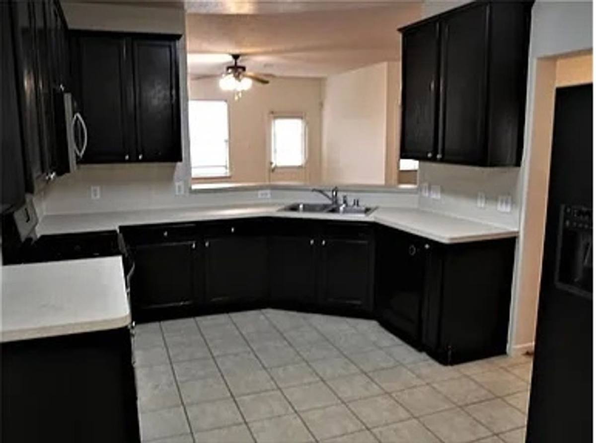 Townhouse for rent at 2926 Meadowglen Crescent, Houston, TX 77082