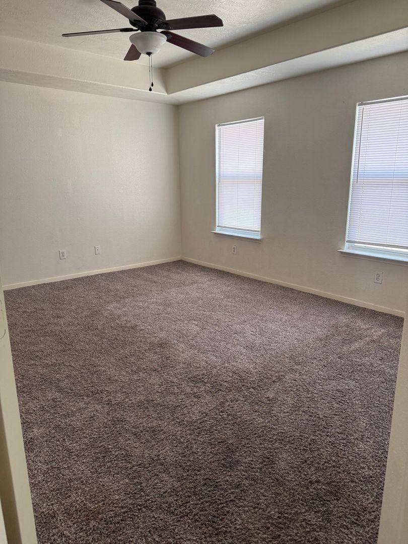 Townhouse for rent at 2926 Meadowglen Crescent, Houston, TX 77082