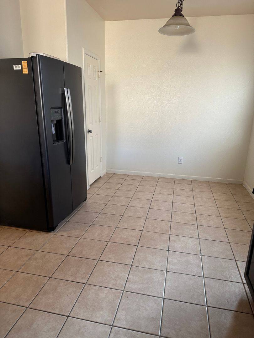 Townhouse for rent at 2926 Meadowglen Crescent, Houston, TX 77082