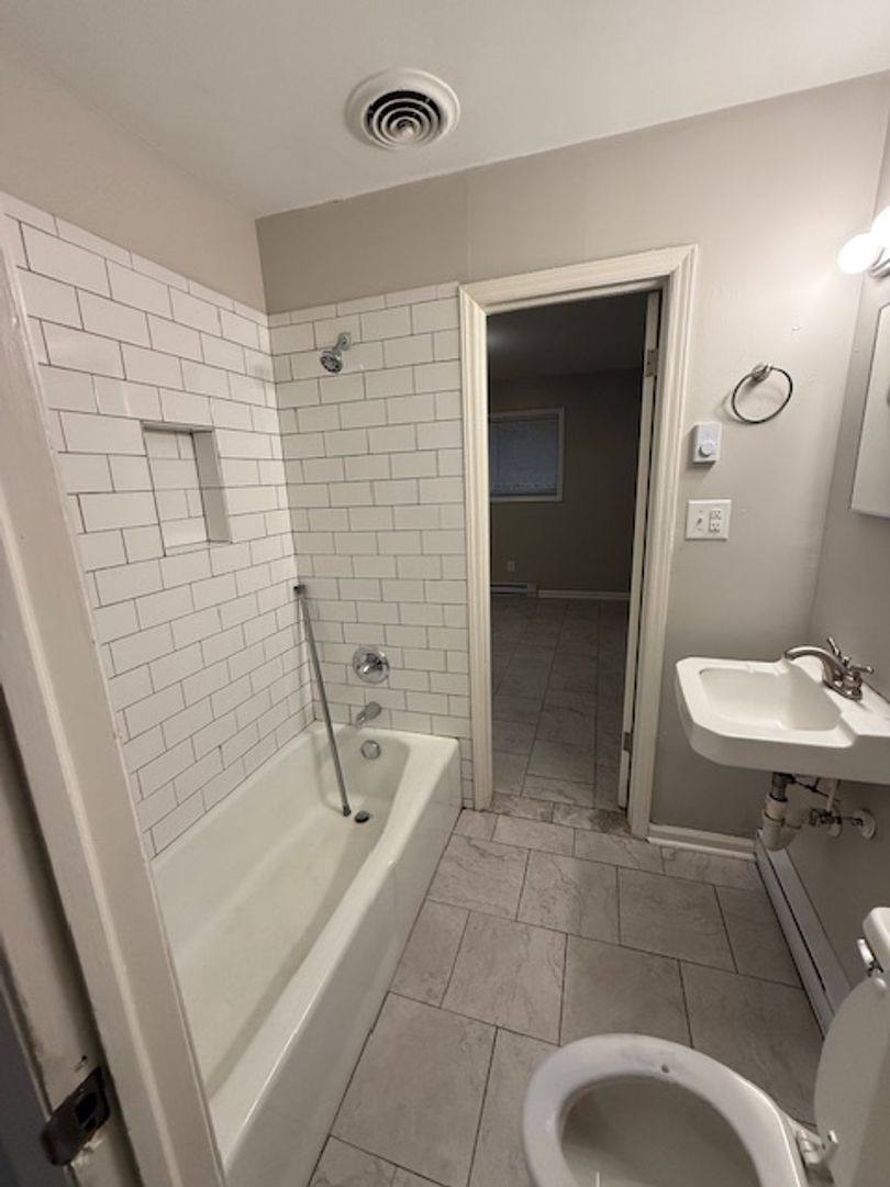 Apartment for rent at 310 Greenbriar Rd, Greensboro, NC 27405