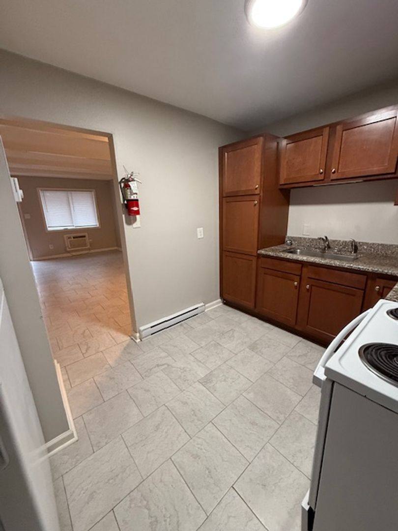 Apartment for rent at 310 Greenbriar Rd, Greensboro, NC 27405