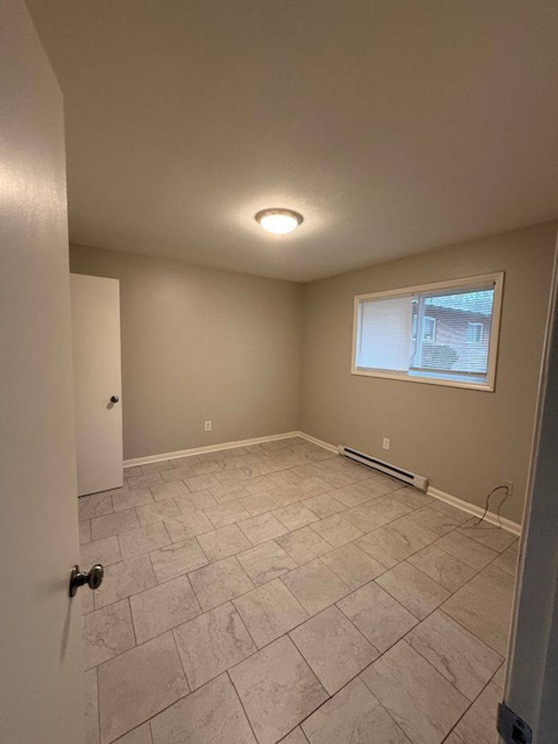 Apartment for rent at 310 Greenbriar Rd, Greensboro, NC 27405