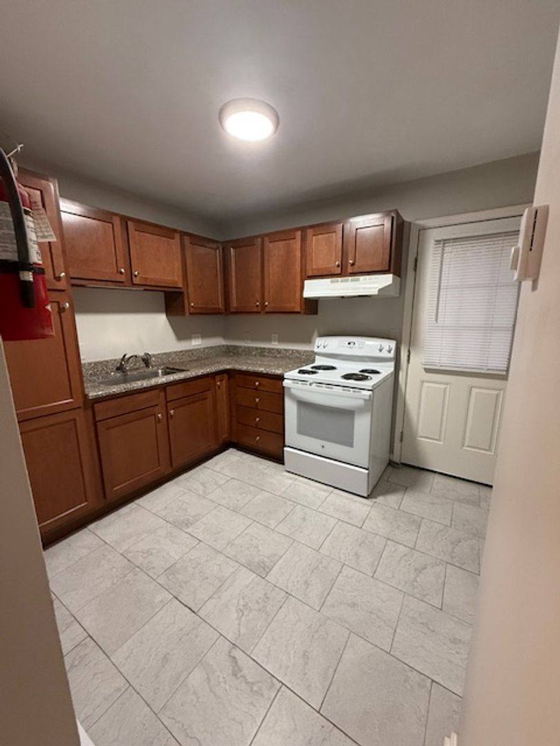Apartment for rent at 310 Greenbriar Rd, Greensboro, NC 27405