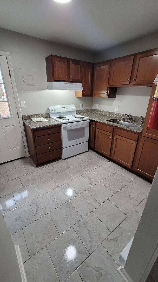 Apartment for rent at 310 Greenbriar Rd, Greensboro, NC 27405