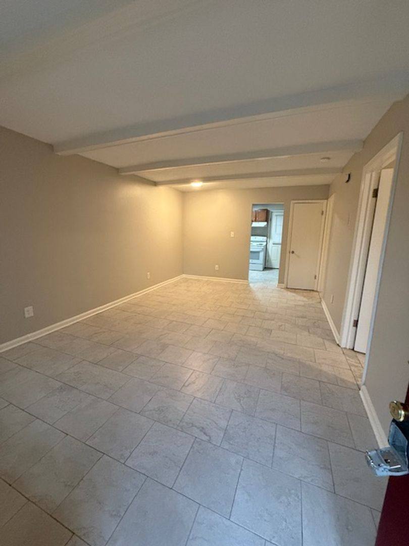 Apartment for rent at 310 Greenbriar Rd, Greensboro, NC 27405