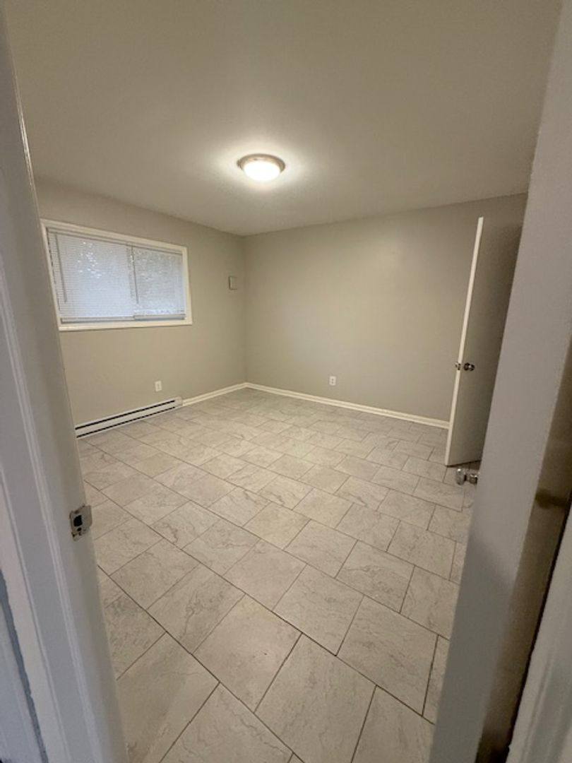 Apartment for rent at 310 Greenbriar Rd, Greensboro, NC 27405