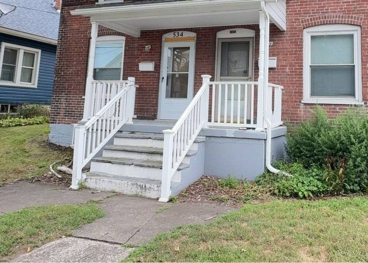 Apartment for rent at 532-534 N Courtland St, East Stroudsburg, PA 18301