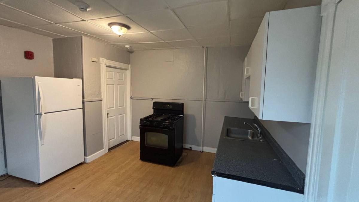 Apartment for rent at 113 Spruce St, Leominster, MA 01453