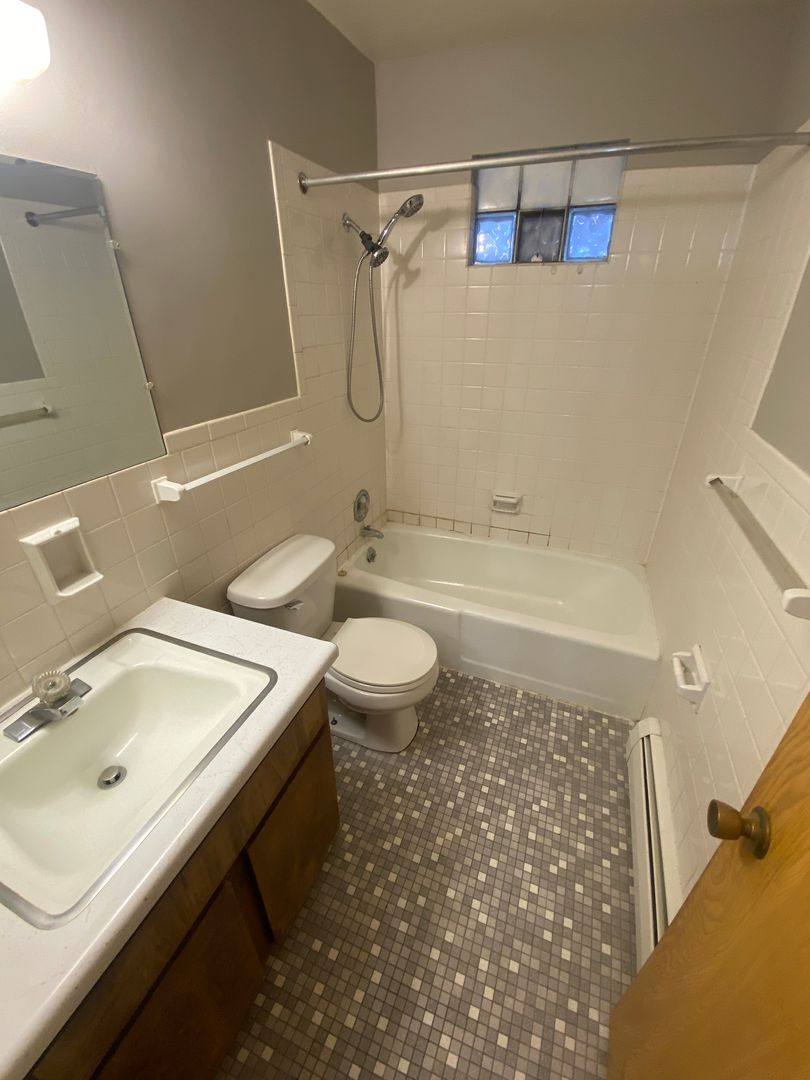 Apartment for rent at 944 E St, Lincoln, NE 68508