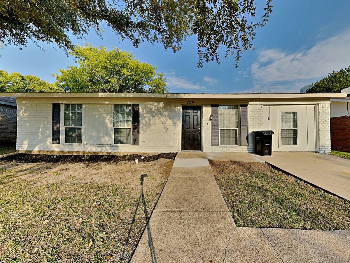 House for rent at 229 Woodgrove St, Mesquite, TX 75181