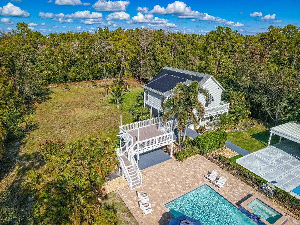 House for rent at 6941 Hunters Rd, Naples, FL 34109