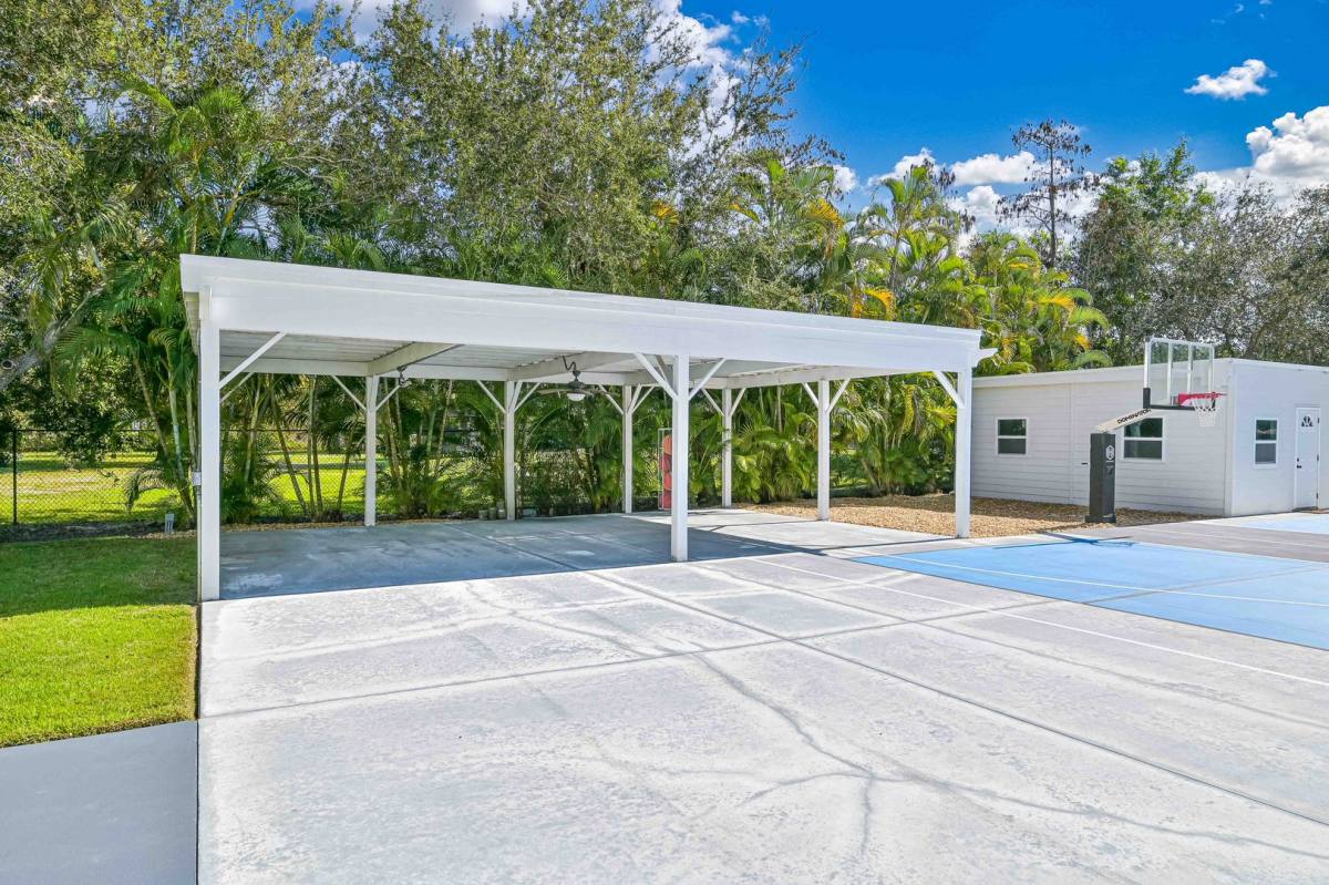House for rent at 6941 Hunters Rd, Naples, FL 34109
