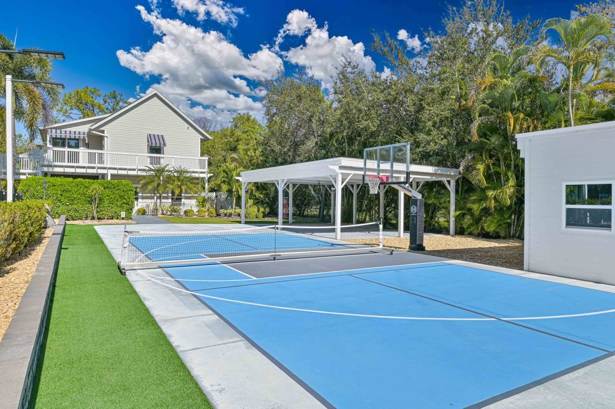 House for rent at 6941 Hunters Rd, Naples, FL 34109