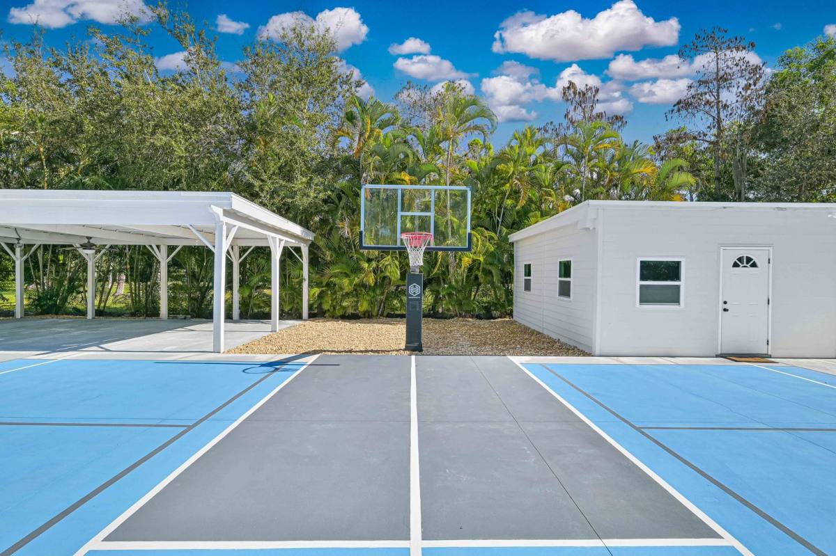House for rent at 6941 Hunters Rd, Naples, FL 34109