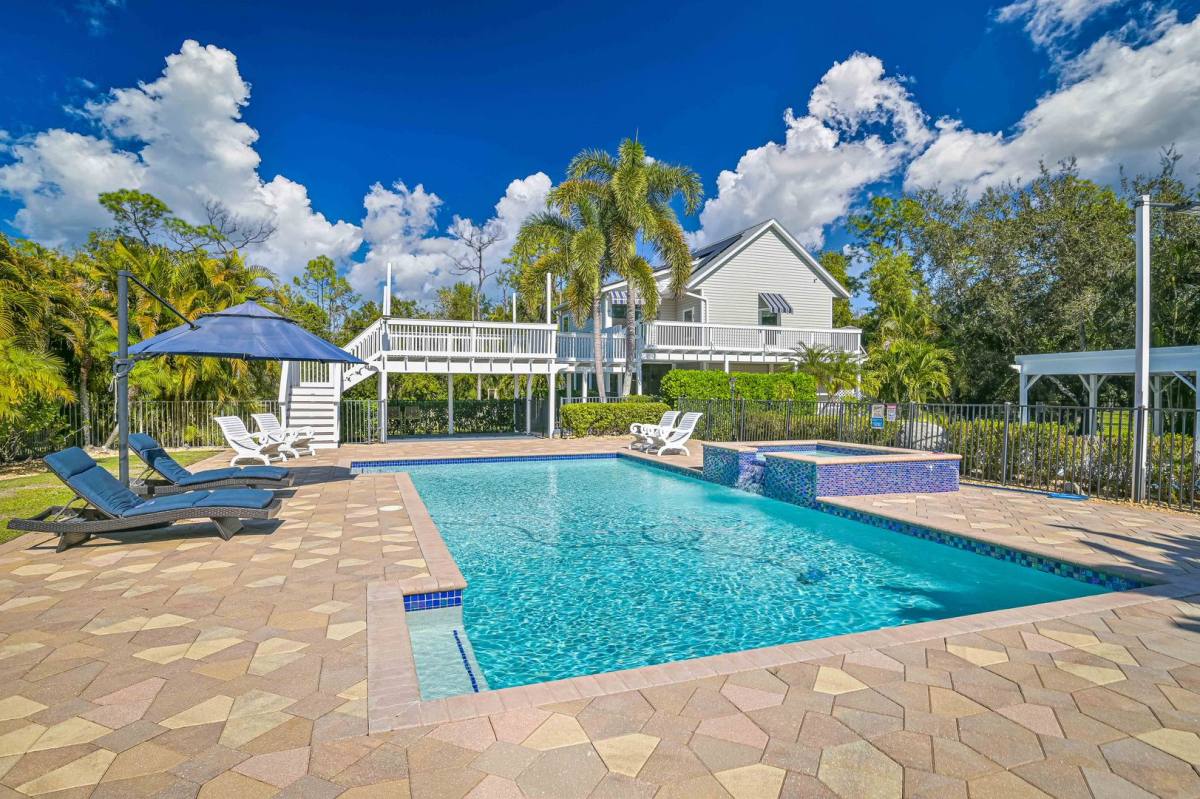 House for rent at 6941 Hunters Rd, Naples, FL 34109