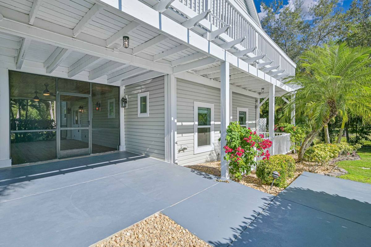 House for rent at 6941 Hunters Rd, Naples, FL 34109