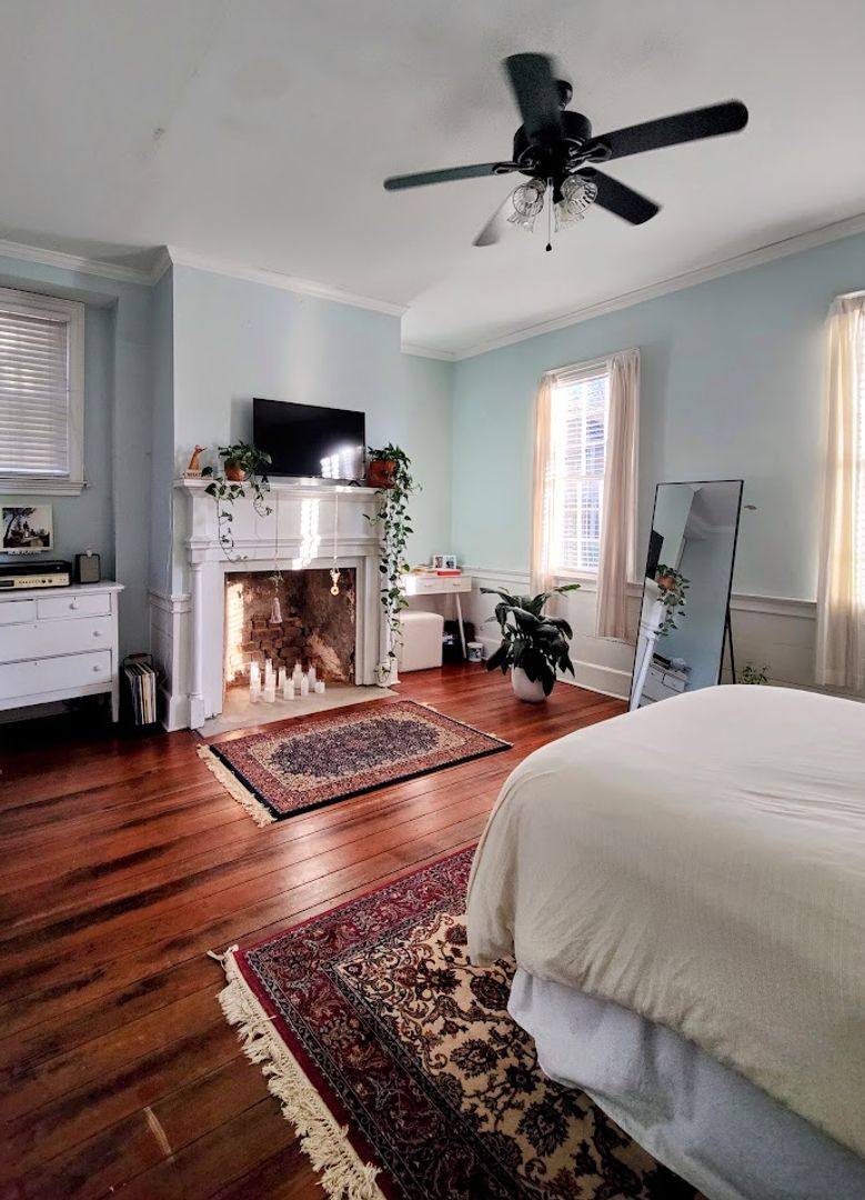 Apartment for rent at 109 Coming St, Charleston, SC 29401