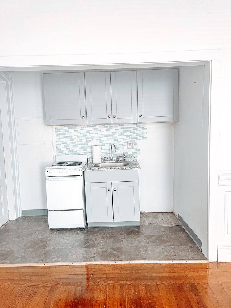 Apartment for rent at 624 Orange St, New Haven, CT 06511