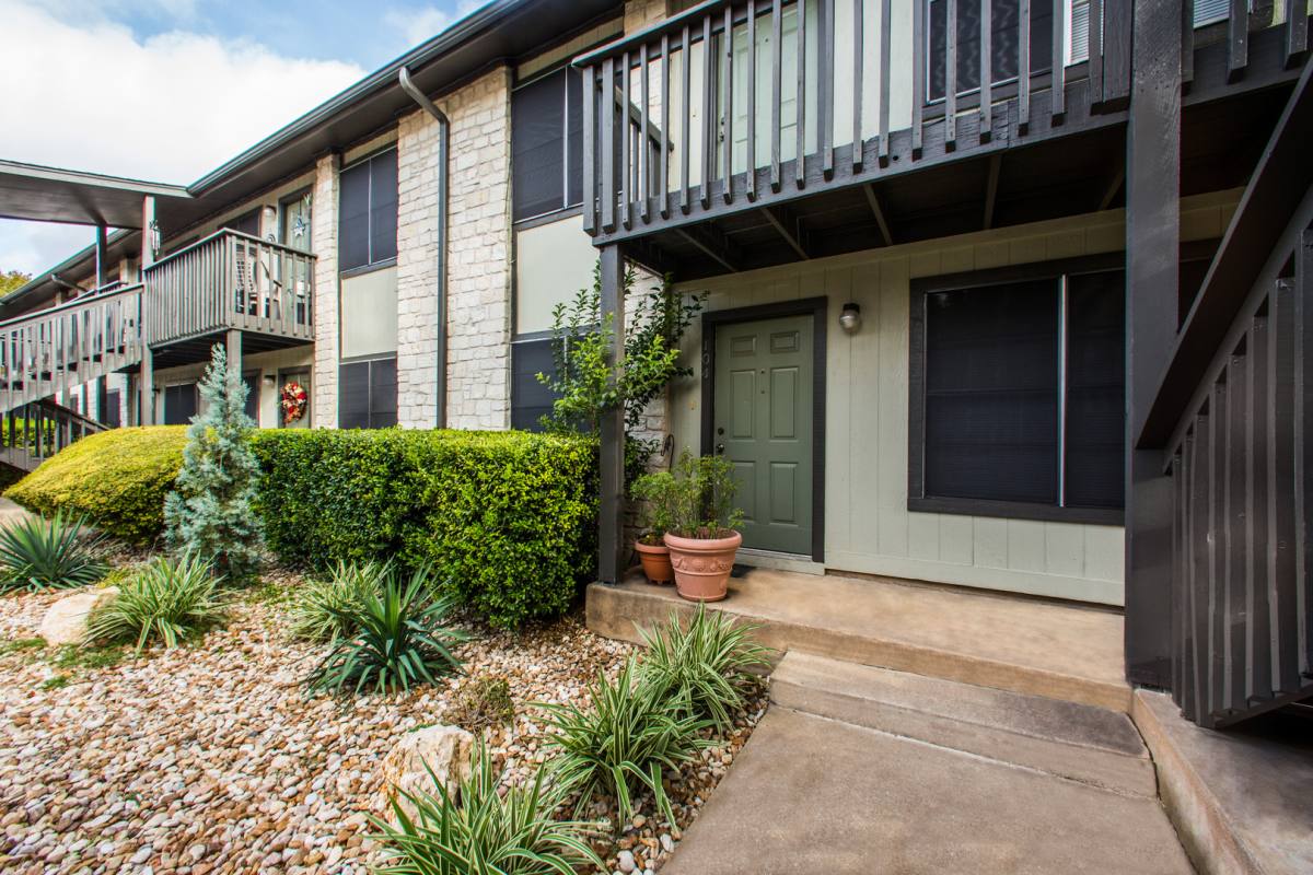 Apartment for rent at 6701 Silvermine Dr, Austin, TX 78736