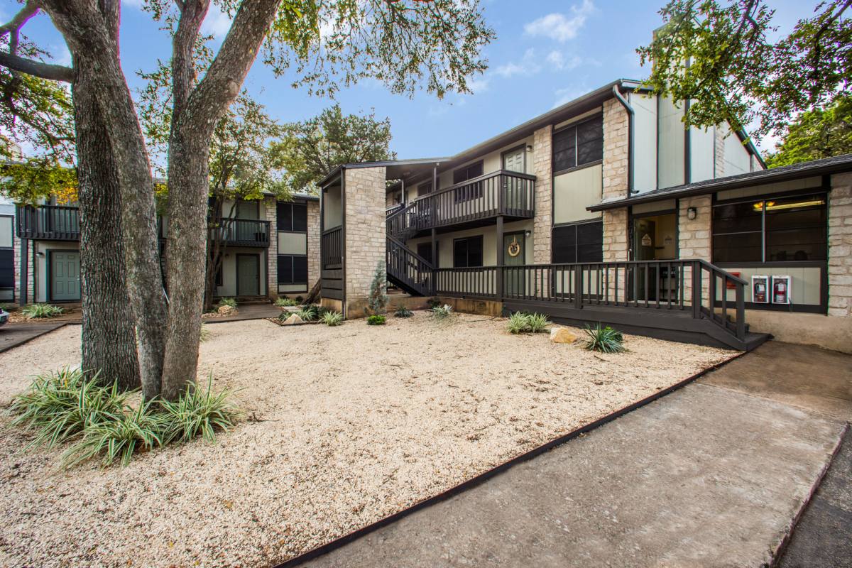 Apartment for rent at 6701 Silvermine Dr, Austin, TX 78736