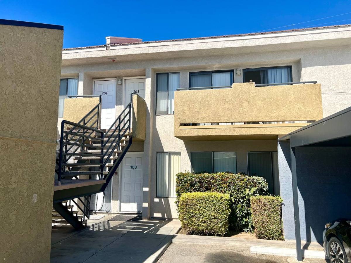 Apartment for rent at 44155 10th St W, Lancaster, CA 93534