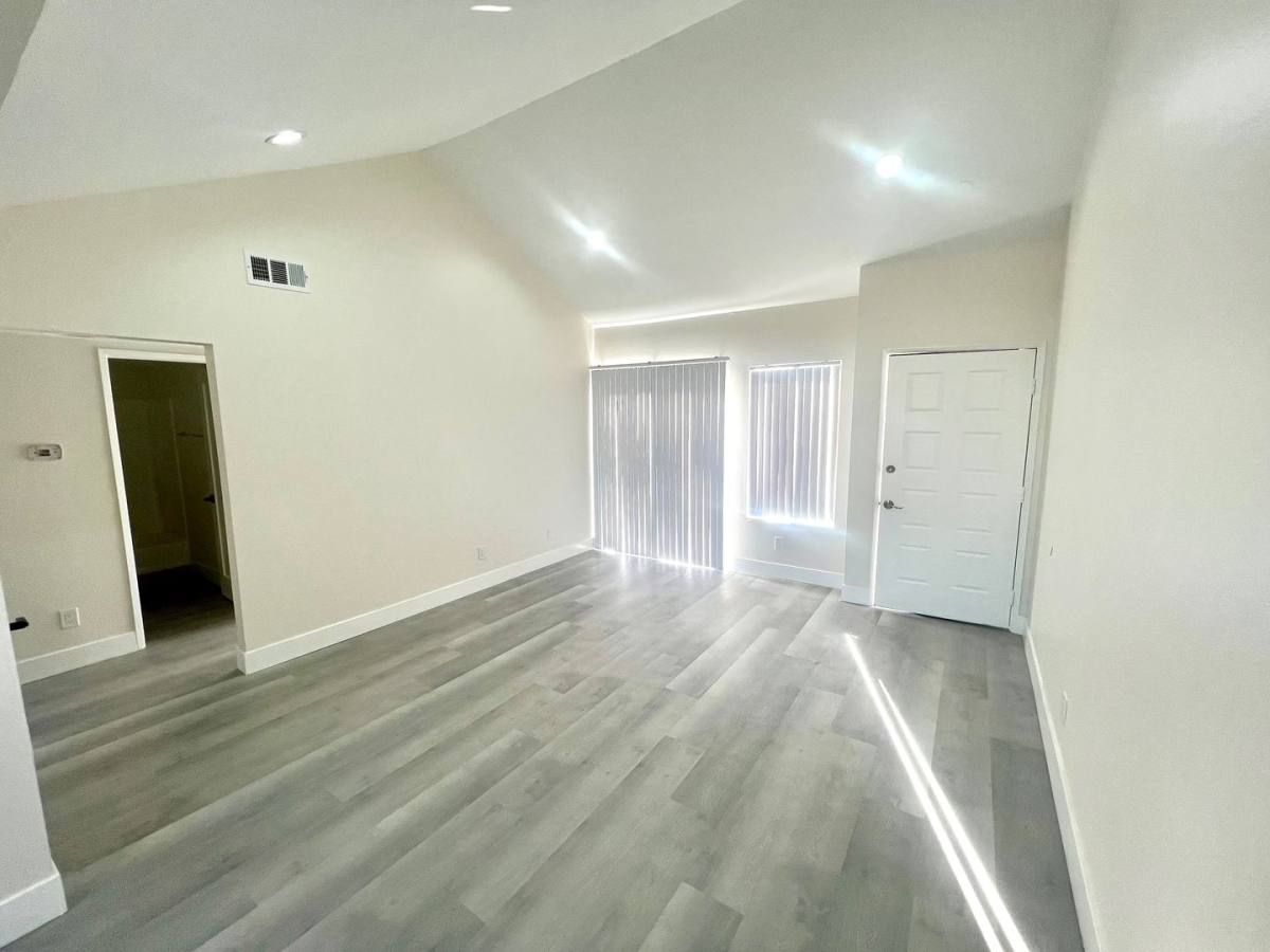 Apartment for rent at 44155 10th St W, Lancaster, CA 93534