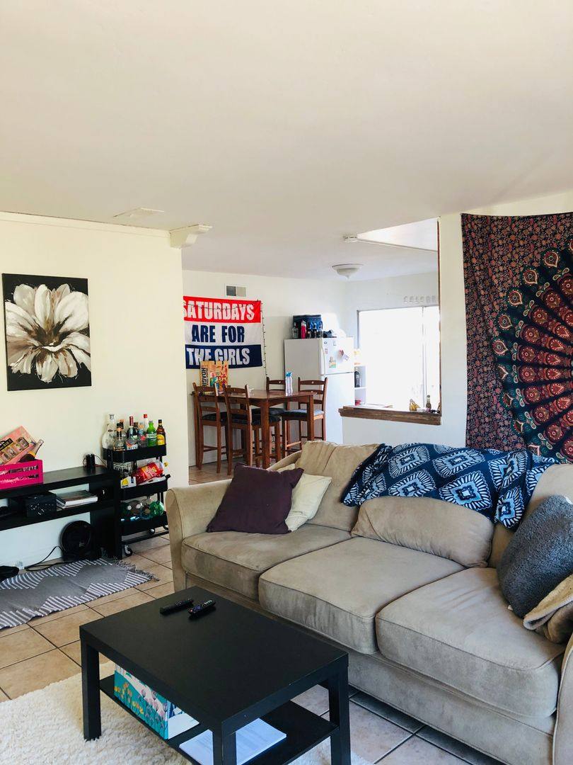 House for rent at 5048 54th St, San Diego, CA 92115