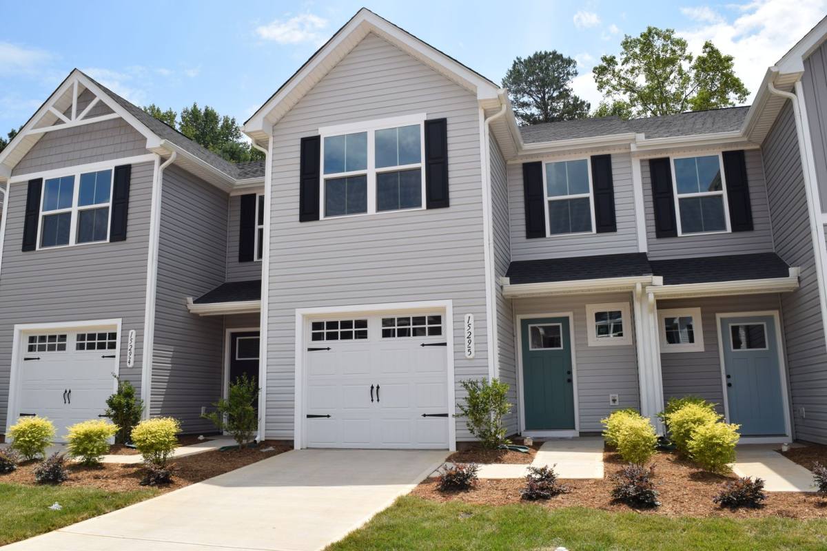 Townhouse for rent at 1529 39th Ave Loop NE, Hickory, NC 28601