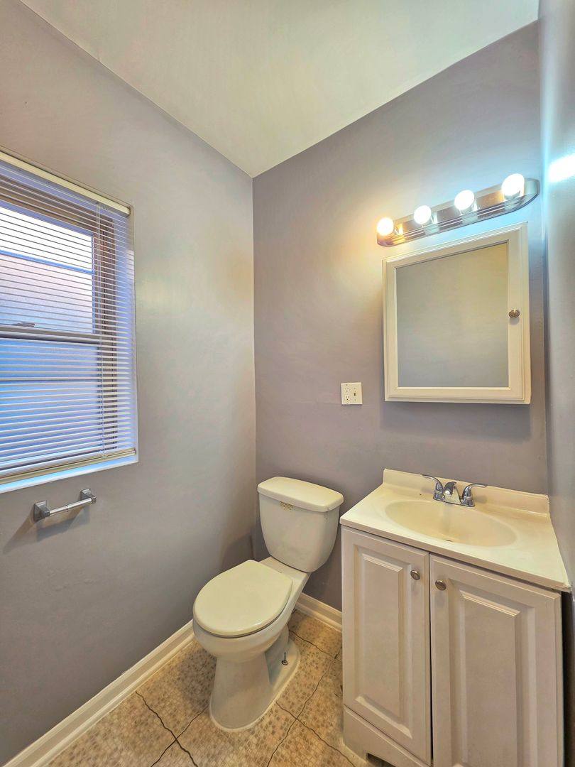 Apartment for rent at 7927 S Essex Ave, Chicago, IL 60617