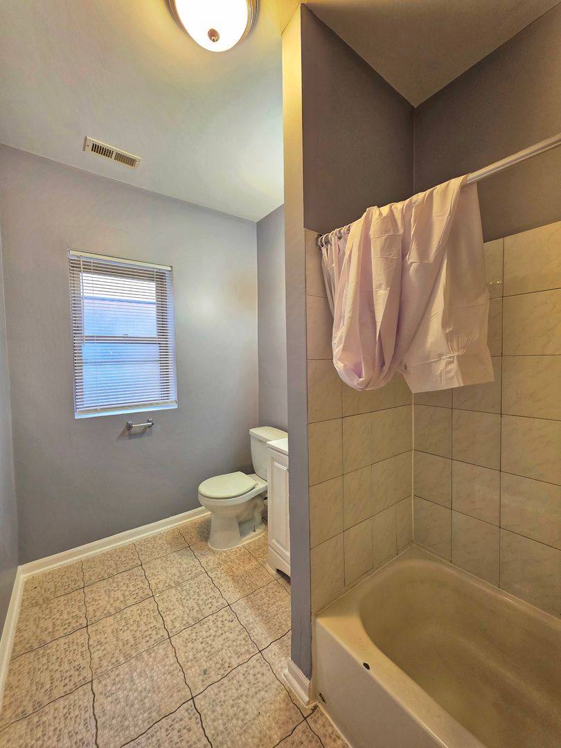 Apartment for rent at 7927 S Essex Ave, Chicago, IL 60617