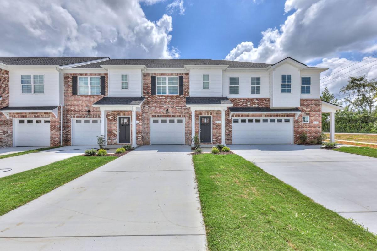 Townhouse for rent at 30 Hardwood Rd, Tullahoma, TN 37388