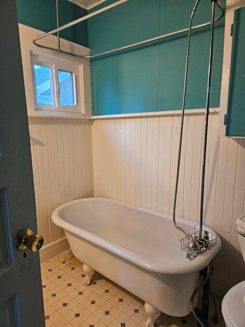 Apartment for rent at 1932 Chemeketa St NE, Salem, OR 97301