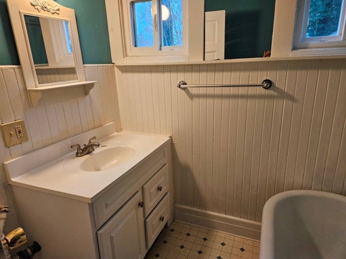 Apartment for rent at 1932 Chemeketa St NE, Salem, OR 97301