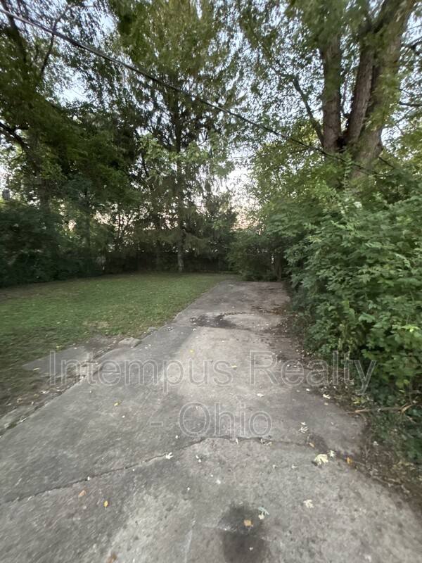 House for rent at 692 S Wheatland Ave, Columbus, OH 43204