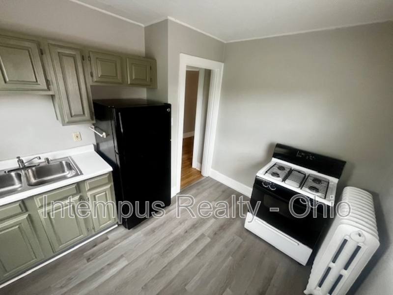 Apartment for rent at 4237 Vine St #4, Cincinnati, OH 45217