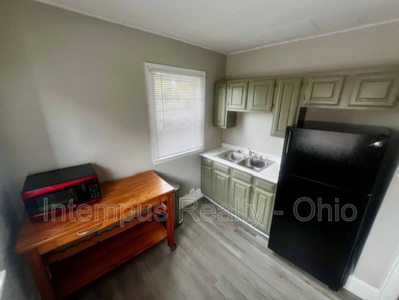 Apartment for rent at 4237 Vine St #4, Cincinnati, OH 45217