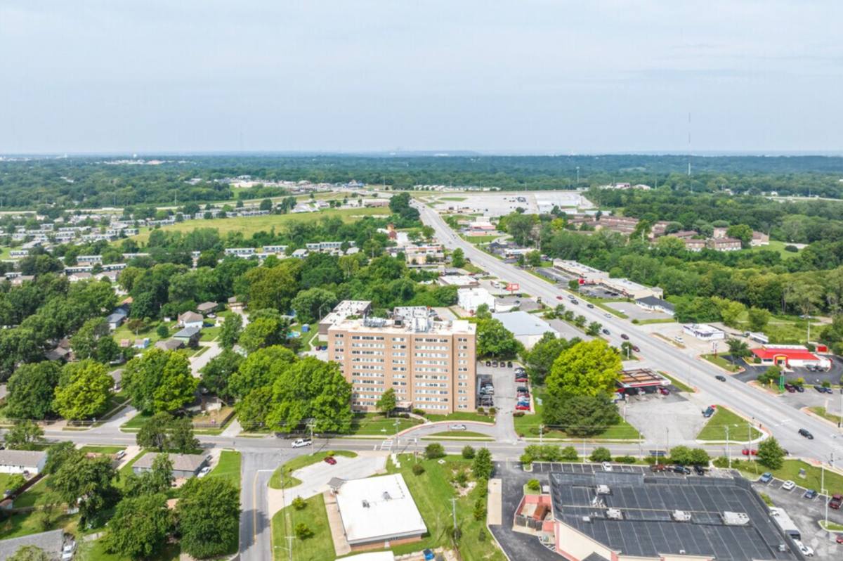 Apartment for rent at 728 N Jennings Rd, Independence, MO 64056