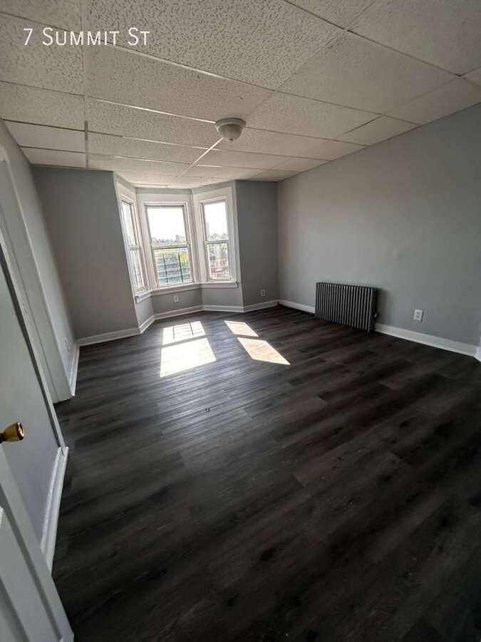 Apartment for rent at 7 Summit St, Yonkers, NY 10701