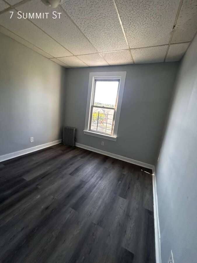 Apartment for rent at 7 Summit St, Yonkers, NY 10701