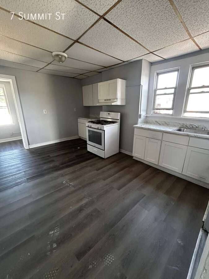 Apartment for rent at 7 Summit St, Yonkers, NY 10701