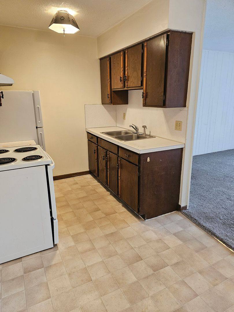 824 Sixth St, Bowling Green, OH 43402 - Apartment for Rent - Image 2